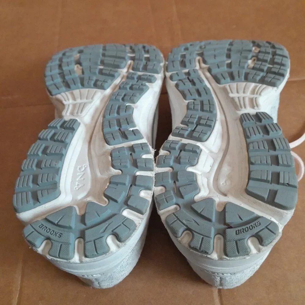 Brooks Anthem 2 Women's Running Shoes 1202931B133 Sneakers Athletic Sze 8.5 Gray